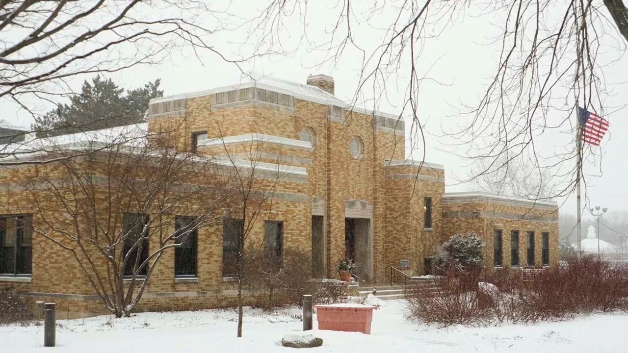 Mequon, WI